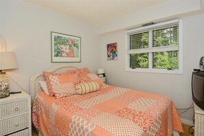 3 bedrooms, individually decorated, individually furnished, bed sheets - Bethany Proper Azalea Ct 303c by Long & Foster (Bethany Beach)