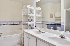 Townhome, 3 Bedrooms | Bathroom | Towels