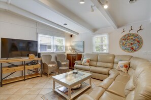 House, 3 Bedrooms | Living room