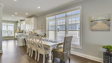 Condo, 4 Bedrooms | Dining