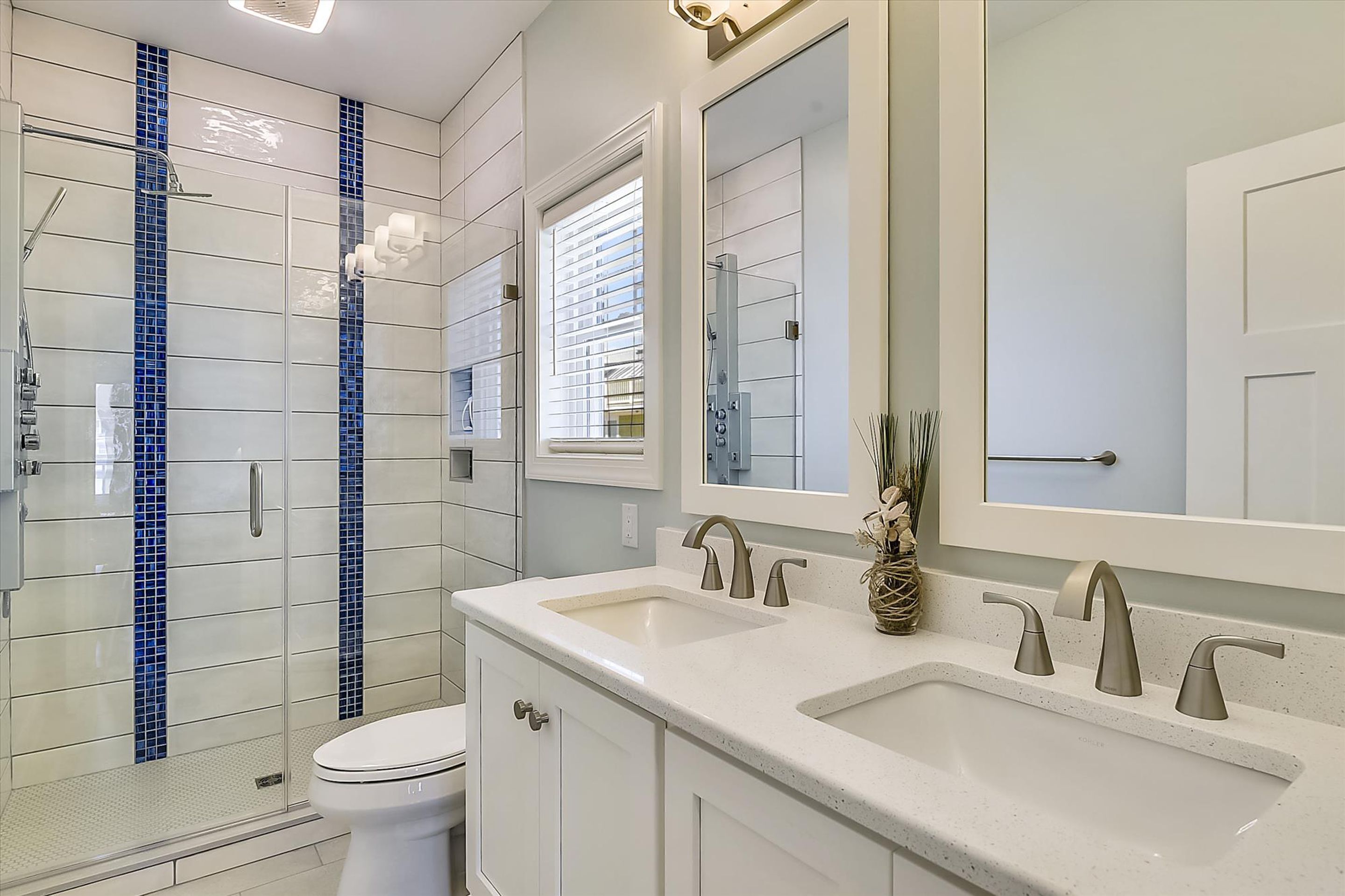 Appart'hôtel, 4 chambres | Salle de bain | Serviettes fournies