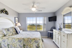 콘도, 침실 2개 | 2 개의 침실, 각각 다른 스타일의 인테리어, 각각 다르게 가구 비치, 침대 시트