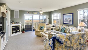 Condo, 2 Bedrooms | Living room