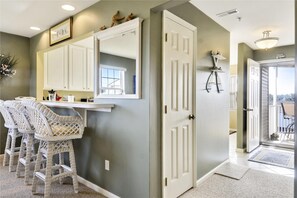 Condo, 2 Bedrooms