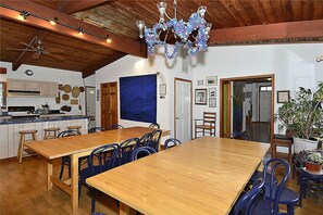 Casa, varias camas | Restaurantes