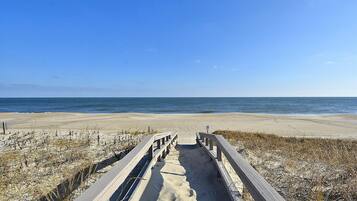 House, 5 Bedrooms | Beach