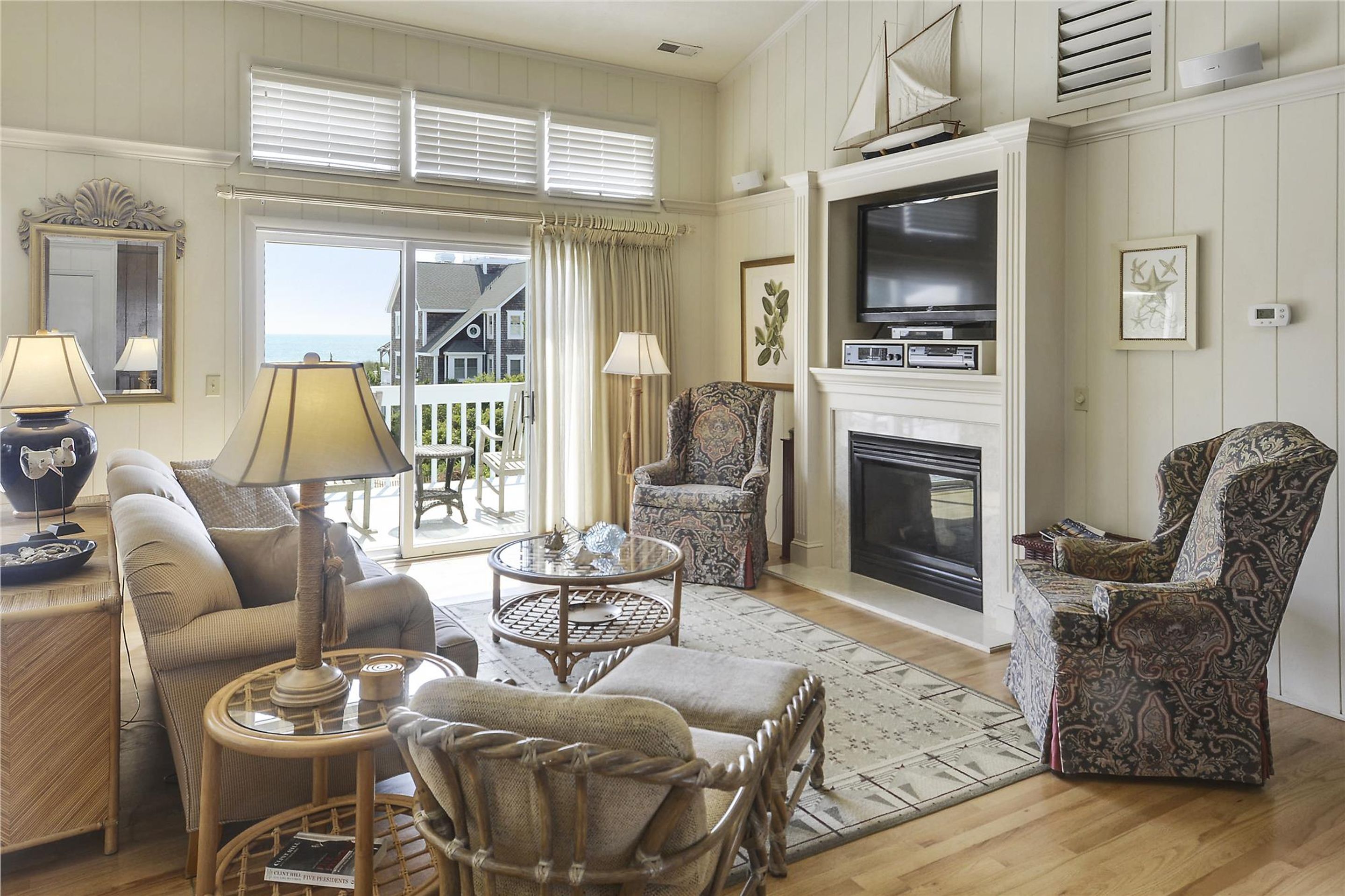 House, 5 Bedrooms | Living room