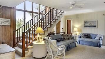 House, 5 Bedrooms | Living room