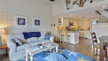 Townhome, 5 Bedrooms | Living room