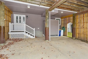 House, 6 Bedrooms | Exterior