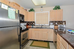 House, 6 Bedrooms | Private kitchen