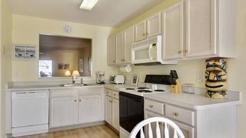 Condo, 2 Bedrooms | Private kitchen