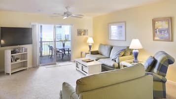 Kondominium, 2 kamar tidur | Ruang keluarga