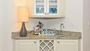 Condo, 3 Bedrooms | Private kitchen
