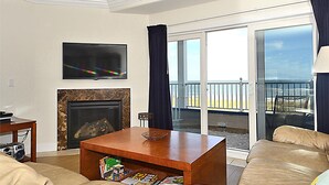 Condo, 3 Bedrooms | Living room