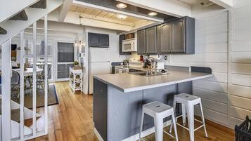 Townhome, 4 Bedrooms | Private kitchen