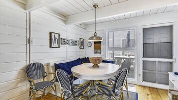 Townhome, 4 Bedrooms | In-room dining