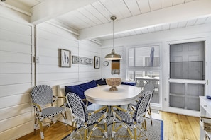 Townhome, 4 Bedrooms | In-room dining