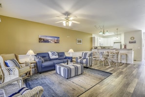 Condo, 3 Bedrooms | Living room
