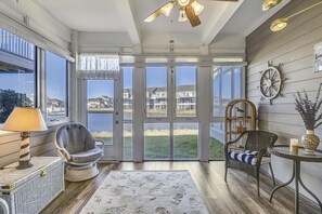 Condo, 3 Bedrooms | Living room