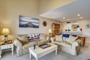 Condo, 4 chambres | Salle de séjour
