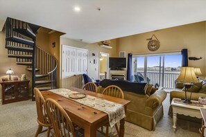 Condo, 4 Bedrooms | Living room