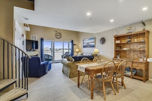 Condo, 4 chambres | Salle de séjour