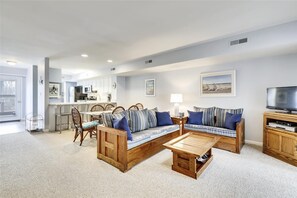 Townhome, 3 Bedrooms | Living room