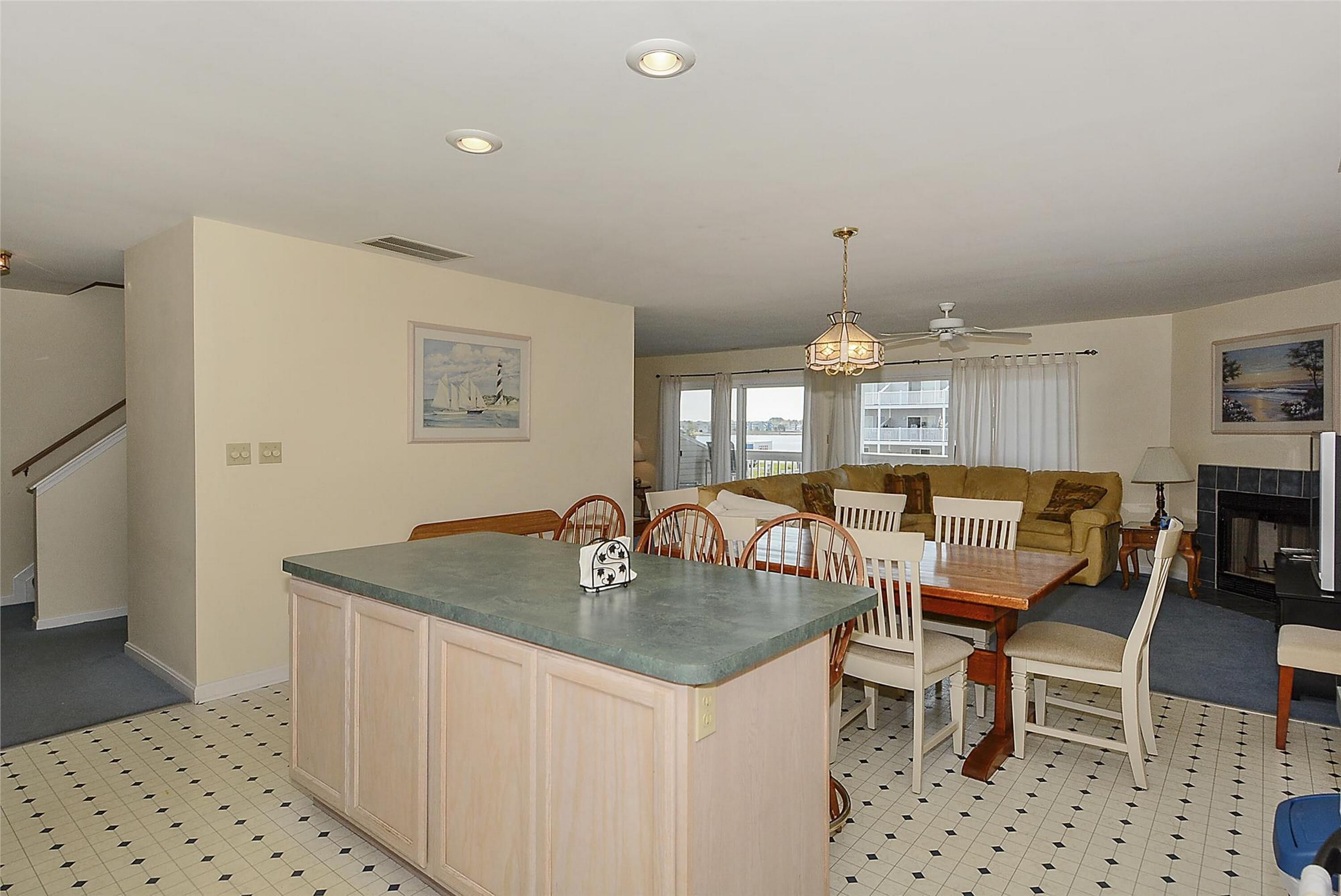 Townhome, 3 Bedrooms | Private kitchen | Cookware/dishes/utensils