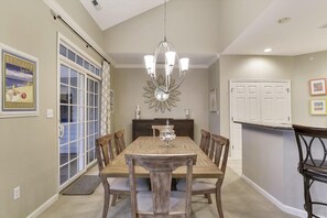 Condo, 3 Bedrooms | Dining