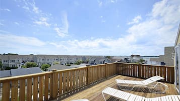 Casa, 6 habitaciones | Balcón