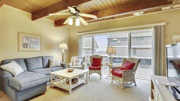 Townhome, 4 Bedrooms | Living room