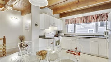 Townhome, 4 Bedrooms | Private kitchen