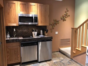 Fridge, microwave, stovetop, dishwasher