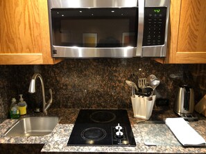 Fridge, microwave, stovetop, dishwasher