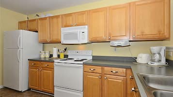 Townhouse, 4 kamar tidur | Dapur pribadi