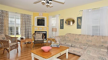 Townhouse, 4 kamar tidur | Ruang keluarga