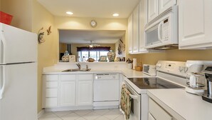 Condo, 2 Bedrooms | Private kitchen