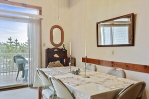 Townhome, 3 Bedrooms | Dining