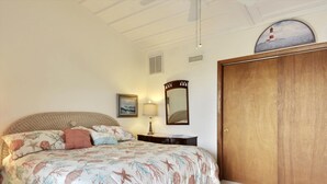 Unclassified image, 3 of 26, button - Atlantic Watergate #58 by Long & Foster (Bethany Beach)