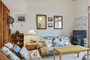 Townhome, 3 Bedrooms | Living room
