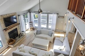 House, 4 Bedrooms | Living room