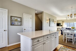 Townhome, 4 Bedrooms | Private kitchen