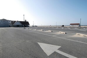 House, 4 Bedrooms | Parking