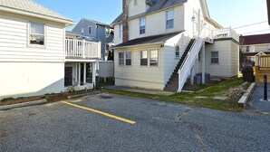 BBQ/picnic area - Delaware Avenue 57a by Long & Foster (Rehoboth Beach)