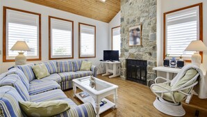 House, 3 Bedrooms | Living room
