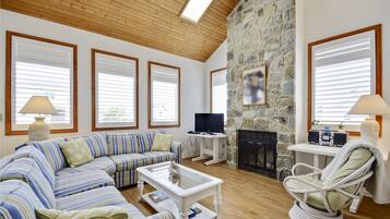 House, 3 Bedrooms | Living room