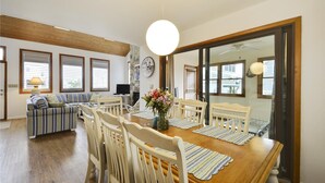 House, 3 Bedrooms | Private kitchen