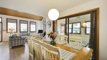 House, 3 Bedrooms | Private kitchen