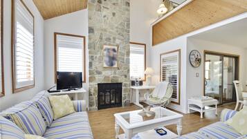 House, 3 Bedrooms | Living room